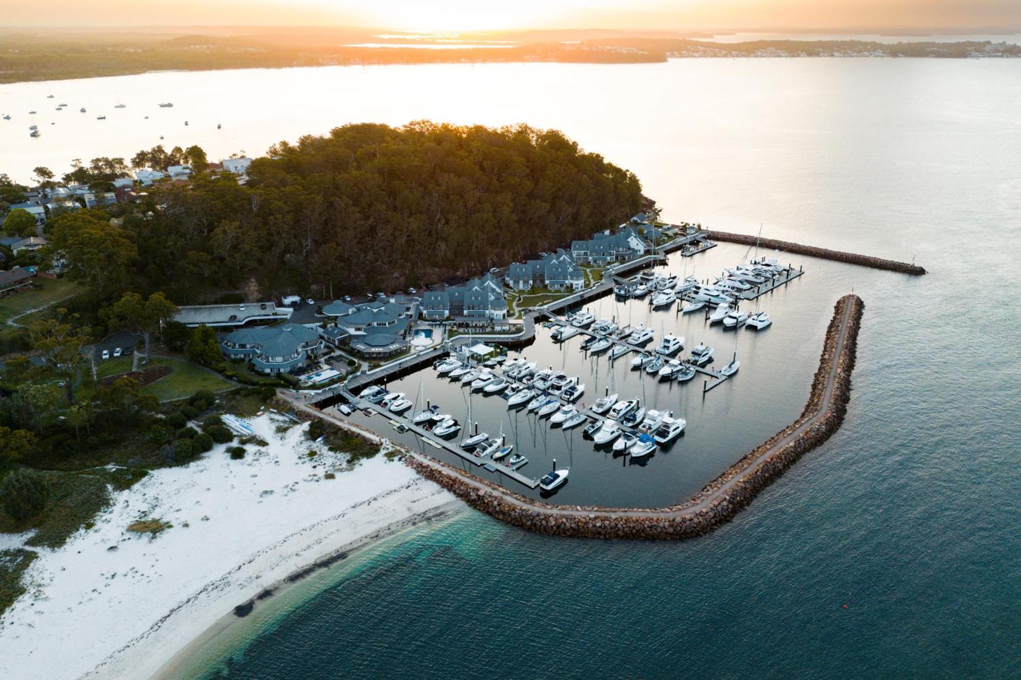 Hotel Anchorage Port Stephens Corlette Esterno foto