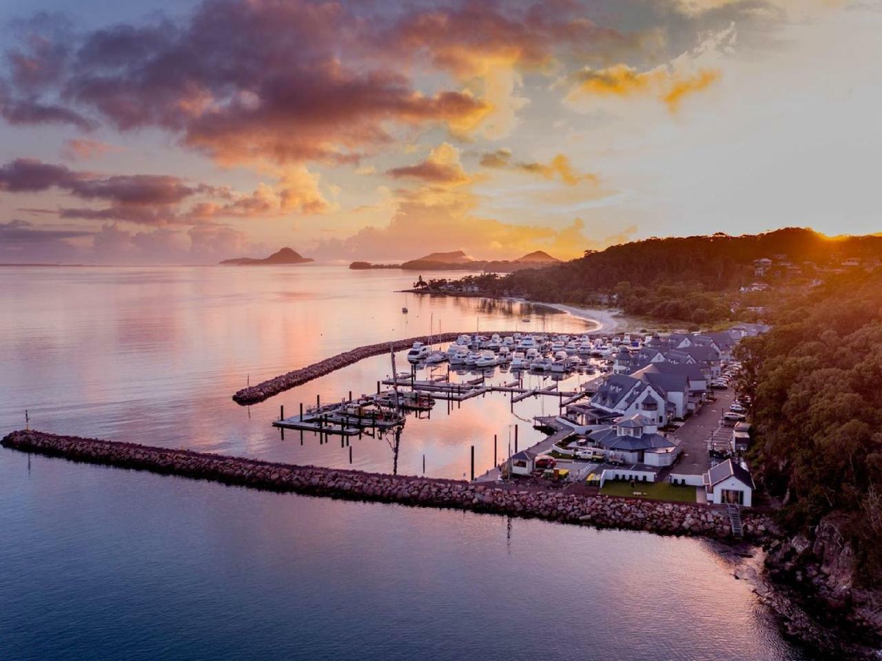 Hotel Anchorage Port Stephens Corlette Esterno foto